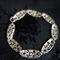 Gammalt silverarmband