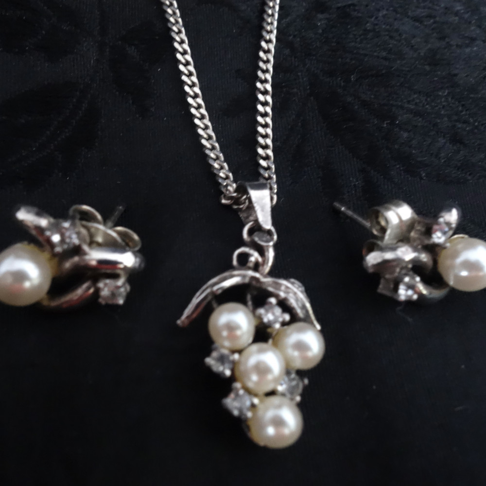 Smyckesset med pärlor